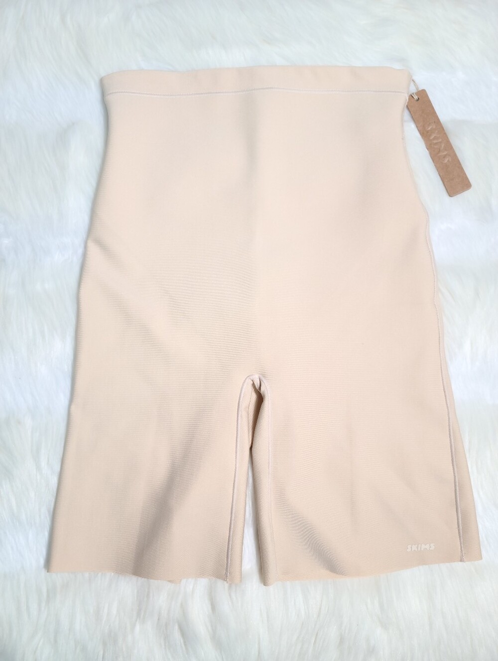 SKIMS Body Core Sculpt Zoned Mid Rise Shorts Cream Sand Women Small NEW